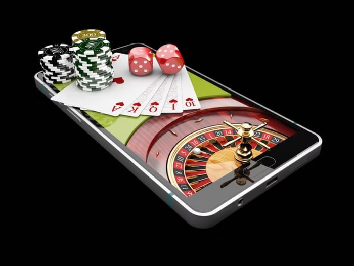 tot222 Slots Jackpot ဆုငွေ MMK ဖြင့် ထုတ်ယူနေသည့် ကစားသူ
